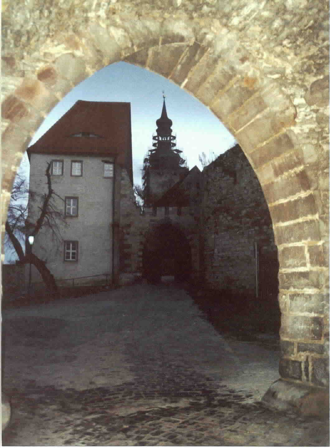 Tor Vorburg, ehemals mit Zugbrücke
