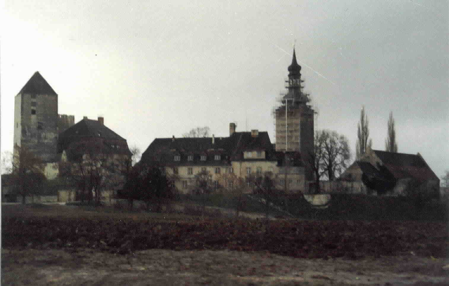 Blick auf Hauptburg von Feldseite
